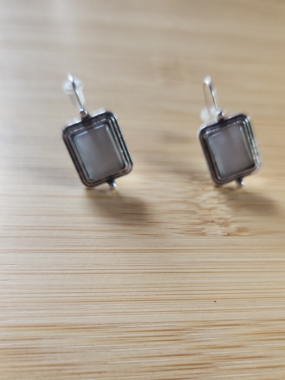 10/$20 Silver Tone Rectangle Cat's Eye Dangle Earrings Shimmering Grey Stone *C9